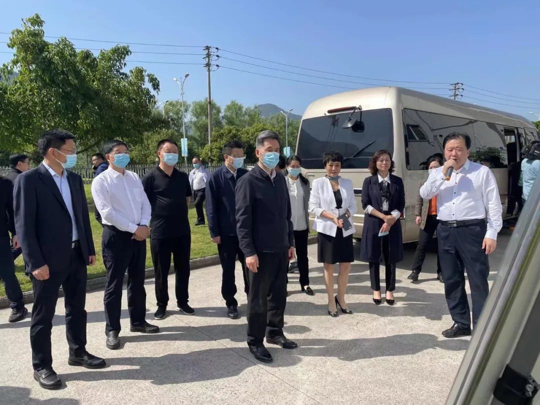 重慶市人大常委會(huì)副主任、黨組成員周旬一行 來天致藥業(yè)調(diào)研(圖1)