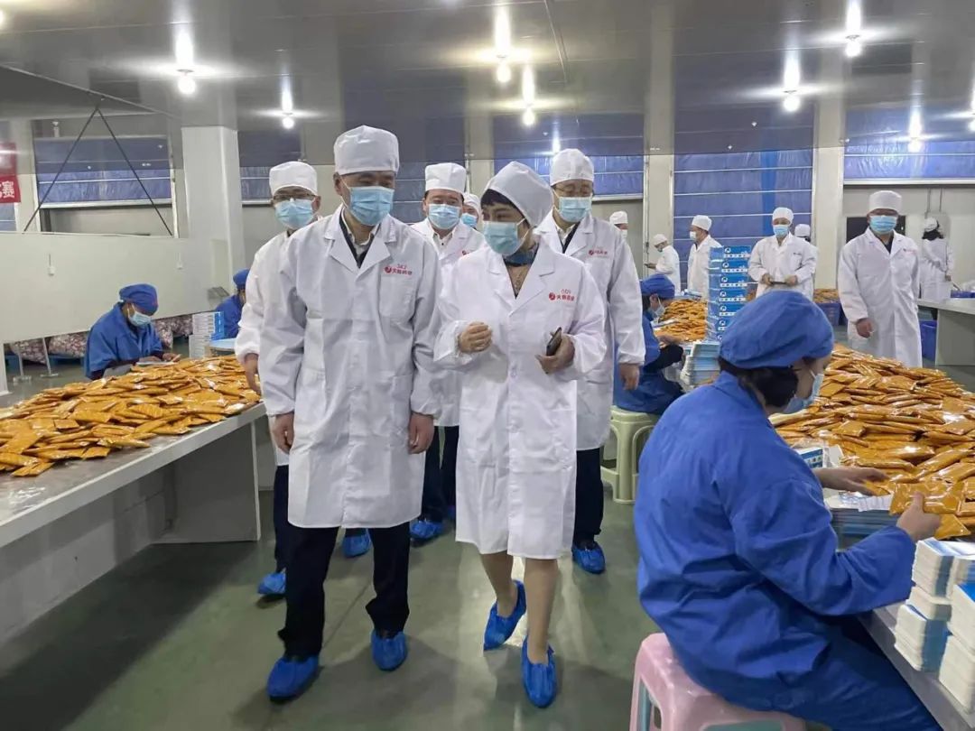 重慶市人大常委會(huì)副主任、黨組成員周旬一行 來天致藥業(yè)調(diào)研(圖2)